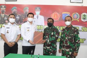 Penutupan TMMD Ditandai Serah Terima Hasil TMMD Regtas Ke 110 Kodim 1206/PSB