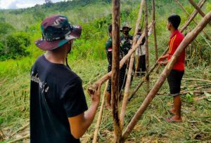 Satgas TMMD 110 Putussibau Wariskan Budaya Gotong Royong Karang Taruna