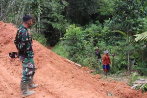 Nenek Wasti Berterimakasih Atas Pembangunan Jalan TMMD Ke 110 Kodim 1206/PSB