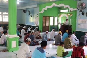 Inilah Bukti Nyata Kebersamaan Para Satgas TMMD Bersama Warga Desa Hulu Pengkadan