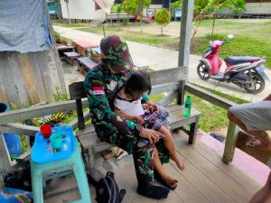 Satgas TMMD 110 Putussibau Di Kasihi  Anak Balita