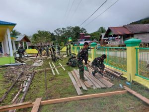 Terus Di Lanjutkan Pengerjaan Tempat Wudhu Di Lokasi TMMD Ke 110 Kodim 1206/PSB