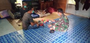 Orang Tua Asuh,Jadi Keluarga Baru Anggota Satgas TMMD ke 110 Kodim 1206/PSB