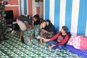 Satgas TMMD 110 Kodim 1206/PSB Pamitan Kepada Warga