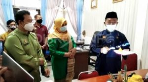 Hari Jadi Kota Sanggau ke 405, Kadis Kominfo  Potong Tumpeng