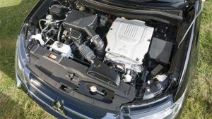 Membersihkan Mesin Mobil Bisa dengan Cara Rumahan