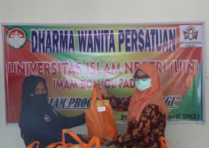 Berbagi di Bulan Ramadhan, DPW UIN Imam Bonjol Serahkan Paket Sembako ke Pegawai Internal