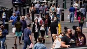 Warga AS Bingung dengan Panduan Pelonggaran Pemakaian Masker CDC