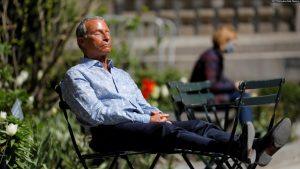 Warga AS Masih Ragu terhadap Pelonggaran Aturan Masker pasca Vaksinasi