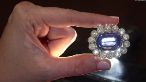 Permata yang Diberikan kepada Putri Angkat Napoleon akan Dilelang