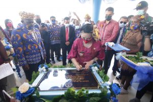 Bupati Landak dan Bupati Mamberamo Tengah Resmikan GIDI Jemaat Bracha Meranti