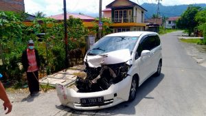 Kereta Api Sibinuang Kembali Tabrak Mobil