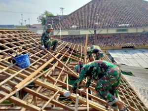 Dandim 0716/Demak Rehab Atap Gedung Tk Kartika III-41 Demak