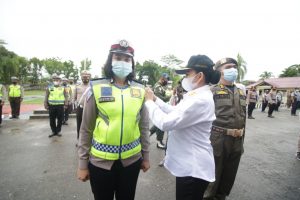 Bupati Landak Gelar Apel Pasukan Operasi Ketupat Tahun 2021