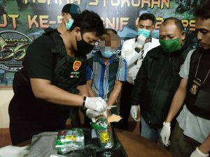 Satgas Pamtas Yonif 642 dan Tim Gabungan Gagalkan Penyelundupan Sabu Seberat 1,7 Kg
