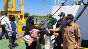 Khawatir Larangan Mudik, Pemudik Padati Pelabuhan Kayangan