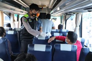 Bus Pariwisata Nekad Angkut Pemudik, Diminta Putar Balik