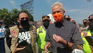Dedy Yon Dampingi Ganjar Tinjau Penyekatan Terminal Tegal, Gubernur Jateng Minta Antisipasi Kebocoran Pemudik