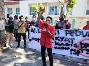 Petani dan Mahasiswa Gelar Aksi, Dorong Bupati Lombok Timur Copot Pejabat Tidak Becus