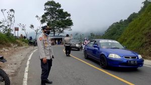 Polsek Sembalun Lakukan Pengawasan Prokes Bagi Wisatawan