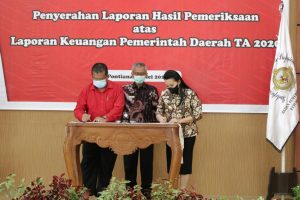 Bupati Bersama Ketua DPRD Landak Terima WTP Kedelapan Kalinya