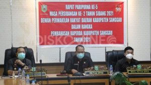 Rapat Paripurna, DPRD Sanggau Setujui Pembentukan Enam Desa