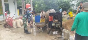 Babinsa bersama Masyarakat melaksanakan kerja Bhakti.