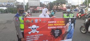 Polresta Padang Sosialisasikan Prokes dengan Pocong dan Pasien Covid-19