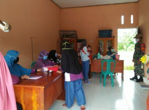 Koramil 16/ Sekadau hulu Mensosialisasikan 3M di desa binaan