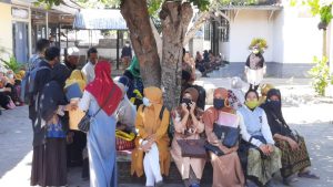Ratusan Honorer K2 Gedor Kantor BKPSDM Lombok Timur