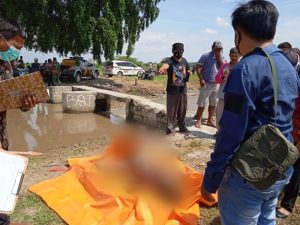 Mayat Tanpa Identitas Ditemukan Tersangkut di Pintu Air Salsek Sitanggal, Larangan