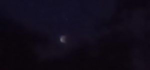 Kabut, Gerhana Bulan di  Kabupaten Sekadau tak Tampak Jelas
