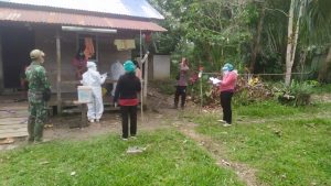 Koramil 13/Belitang Hulu Bersama Tim Lakukan Tracking Swab Antigen Terkofirmasi Covid-19