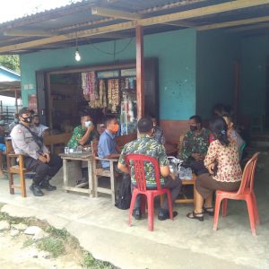 Babinsa selalu menghimbau masyarakat Agar mengikuti protokol kesehatan  dimasa pandemi