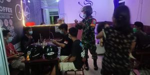 Babinsa Melaksanakan Sosialisasi Himbauan 5 M Selalu Mematuhi Protokol Kesehatan.