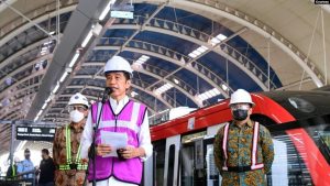 Jokowi Targetkan LRT Beroperasi Juni 2022