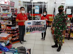 Koramil 1204-21/Mensosialisasikan 5M Kepada Masyarakat Untuk Mematuhi Protokol Kesehatan Di Pusat-Pusat Perbelanjaan
