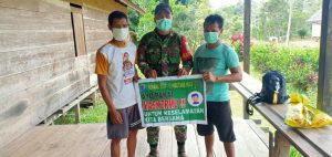 Babinsa Selalu Tetap Bersemangat Sosialisasi Prokes Di Wilayah Binaan Di Tengah Pandemi Covid-19