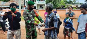 Koramil1204-09/Toba Babinsa selalu mensosialisasikan 5 M kepada masyarakat diwilayah Binaan .