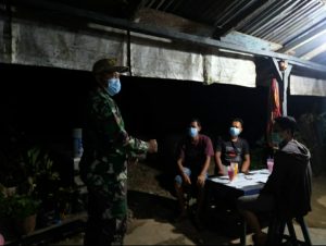 Babinsa Koramil 17/Nanga Taman Lakukan sosialisasi di tempat keramaian