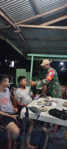 Koramil1204-15/Sekadau Babinsa selalu mensosialisasikan 5 M kepada masyarakat diwilayah Binaan .