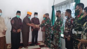 Di Tengah Pandemi Covid 19, Kababinminvetcaddam I/BB Serahkan Bantuan Sembako Kepada Para Veteran RI