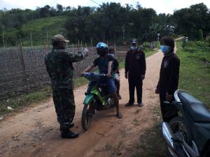 Koramil 1204-10/Balai melaksanakan Pengecekan Posko PPKM Mikro Desa dan Sosialisasi Protokol Kesehatan Tentang Covid 19.