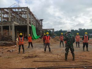 Zidam XII/Tpr Ingatkan Pekerja Bangunan tentang K3 dan Prokes