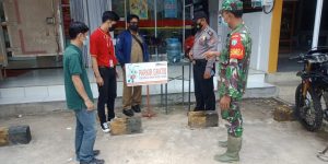 Tugas Seorang Babinsa Peduli Bahaya Codiv-19 Memberikan Perhatian Khusus Buat Masyarakat Lagi Belanja Di Alfamart