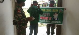 Koramil 1204-02/ Sekayam Babinsa mensosialisasikan 5M Agar Masyarakat Binaannya Mematuhi Protokol Kesehatan