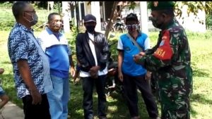 Sosialisasi Protokol Kesehatan Diposko PPKM Desa Dengan Menghimbau dan Membagikan Masker