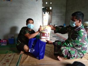 Peduli kepada Warga, Anggota Zidam Tergerak Bagikan Sembako