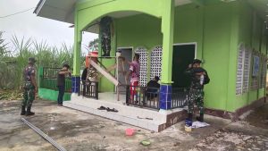 Peduli Tempat Ibadah, Subdenpom XII/1-4 Ngabang Laksanakan Pengecatan Mushola
