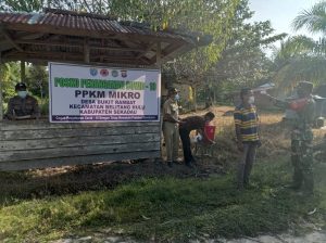 Babinsa Pos Koramil 13 / Belitang Hulu Monitoring Posko PPKM Mikro Di Desa Binaan
